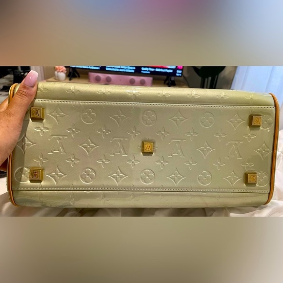 Authentic Louis Vuitton Monogram Vernis Tompkins Square M91150 Gris Handbag - Picture 13 of 17